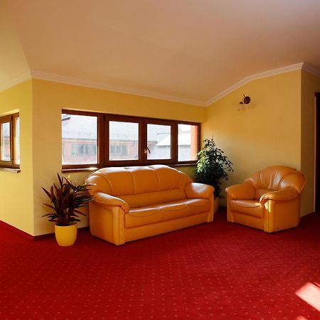 Hotel Majolika Модра Экстерьер фото