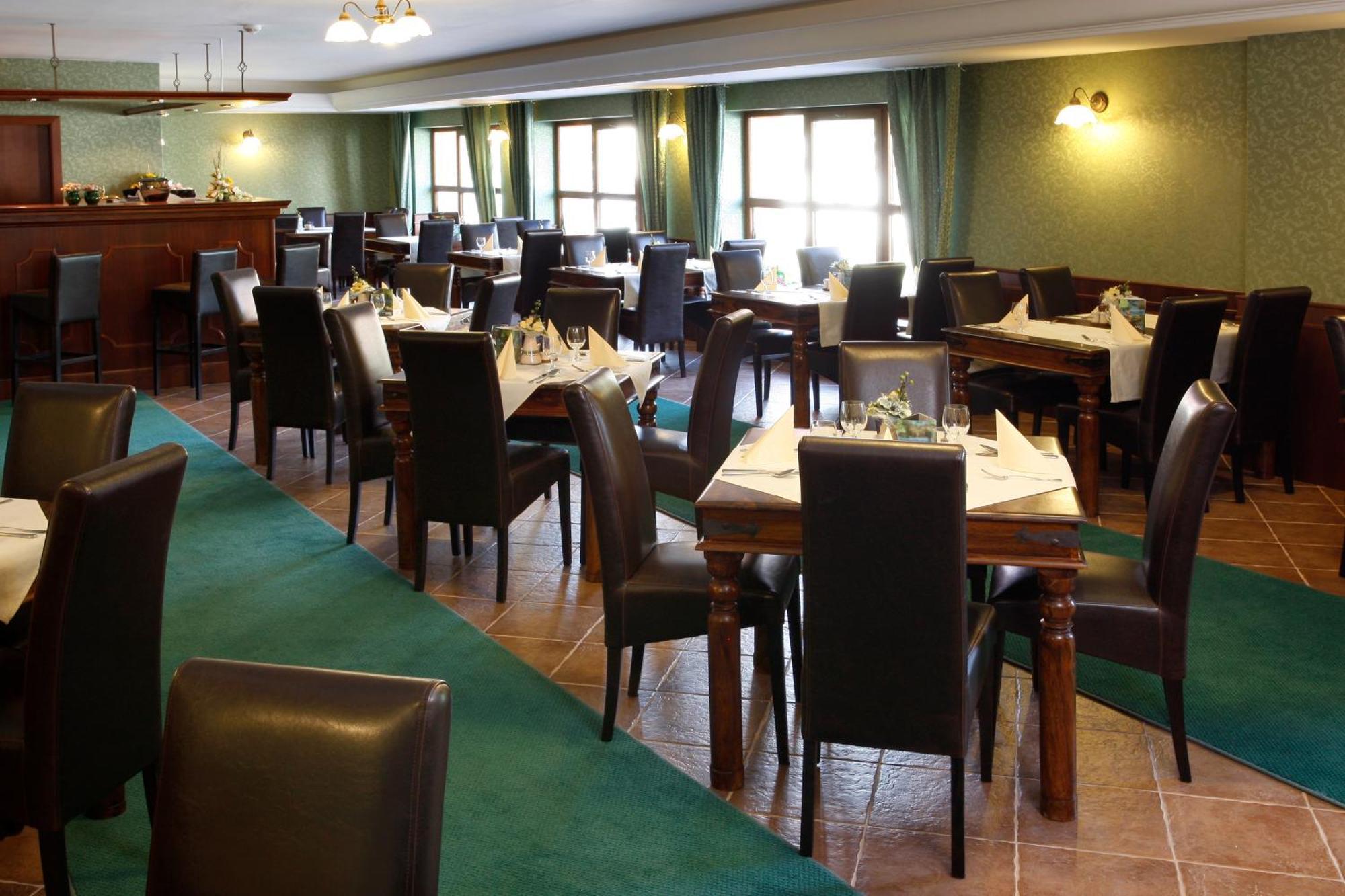 Hotel Majolika Модра Экстерьер фото