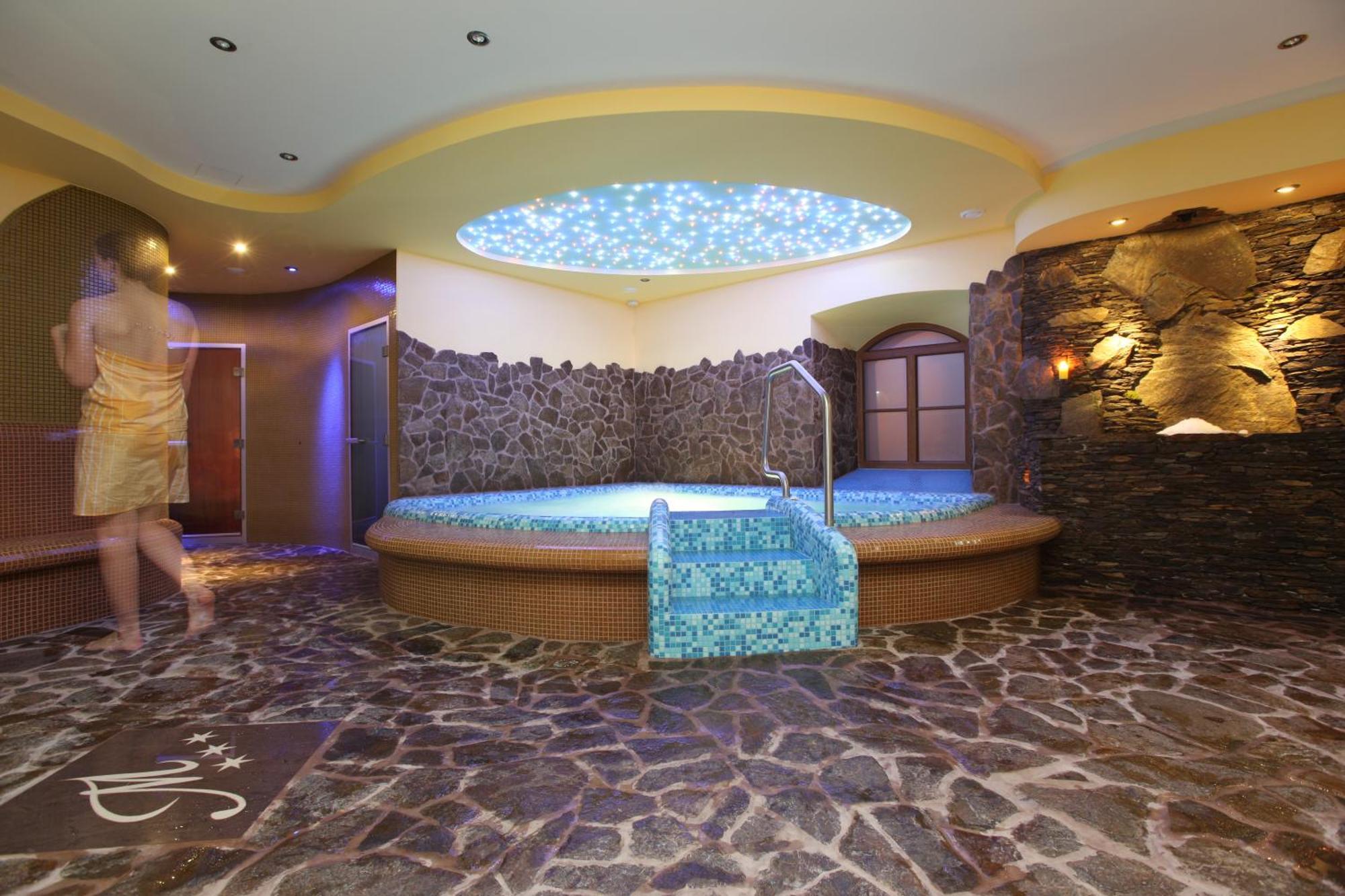 Hotel Majolika Модра Экстерьер фото