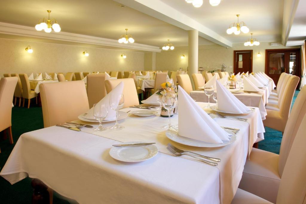 Hotel Majolika Модра Экстерьер фото