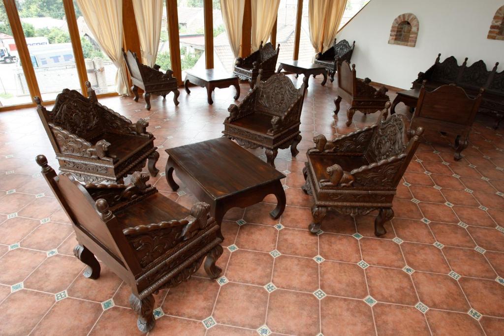 Hotel Majolika Модра Экстерьер фото