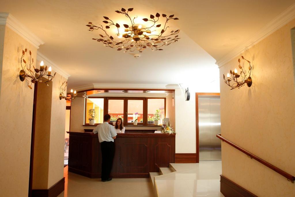 Hotel Majolika Модра Экстерьер фото