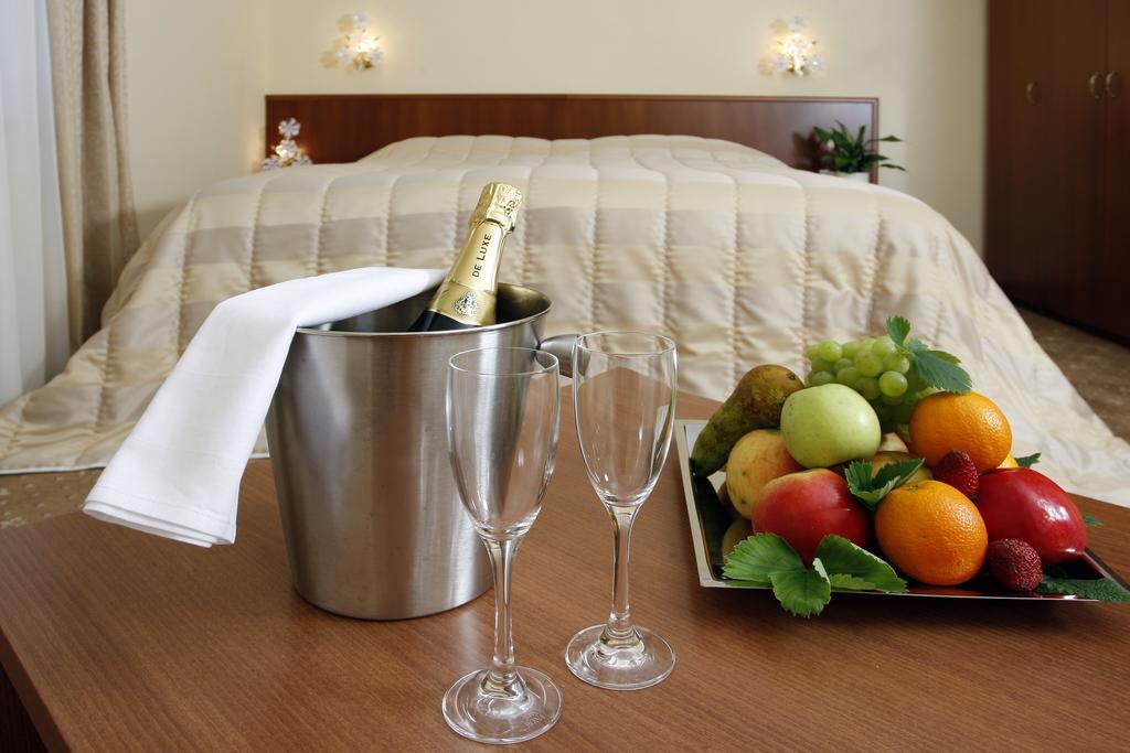 Hotel Majolika Модра Экстерьер фото