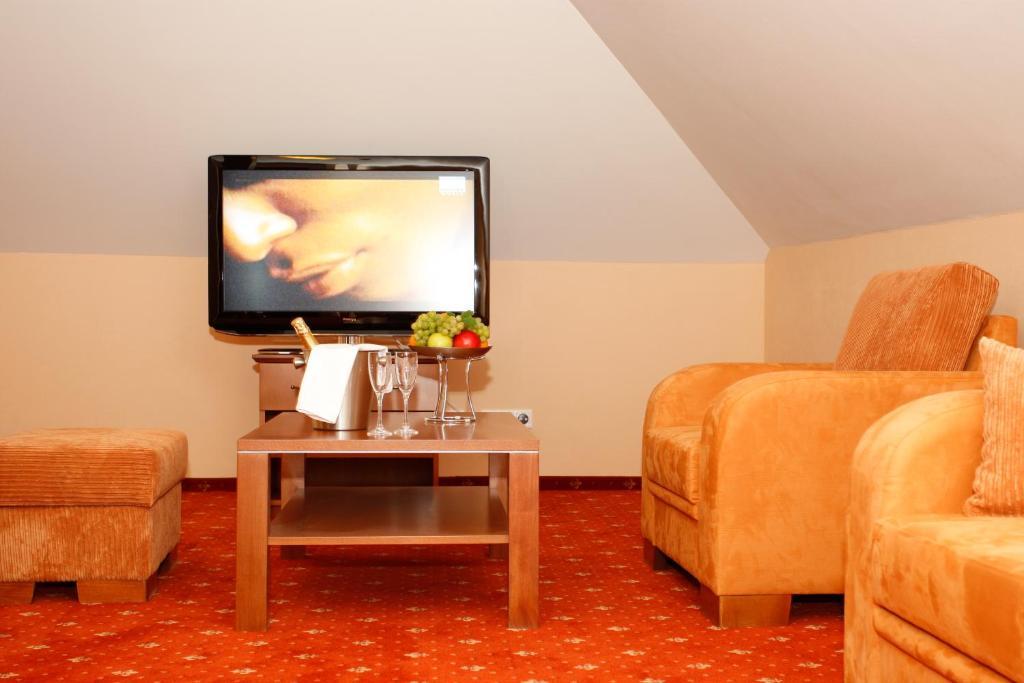 Hotel Majolika Модра Экстерьер фото