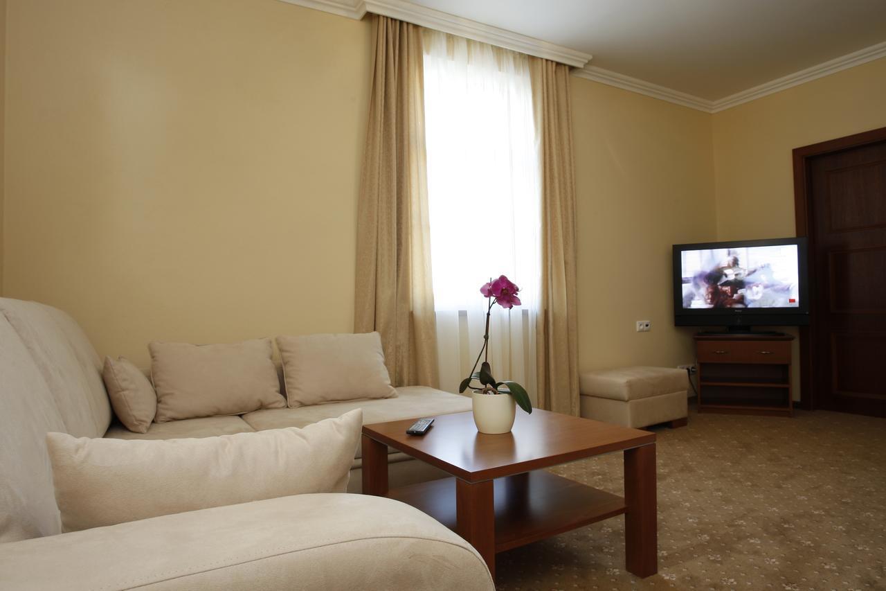 Hotel Majolika Модра Экстерьер фото