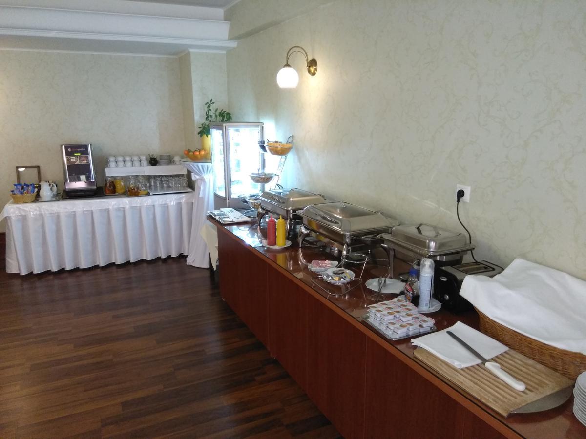 Hotel Majolika Модра Экстерьер фото
