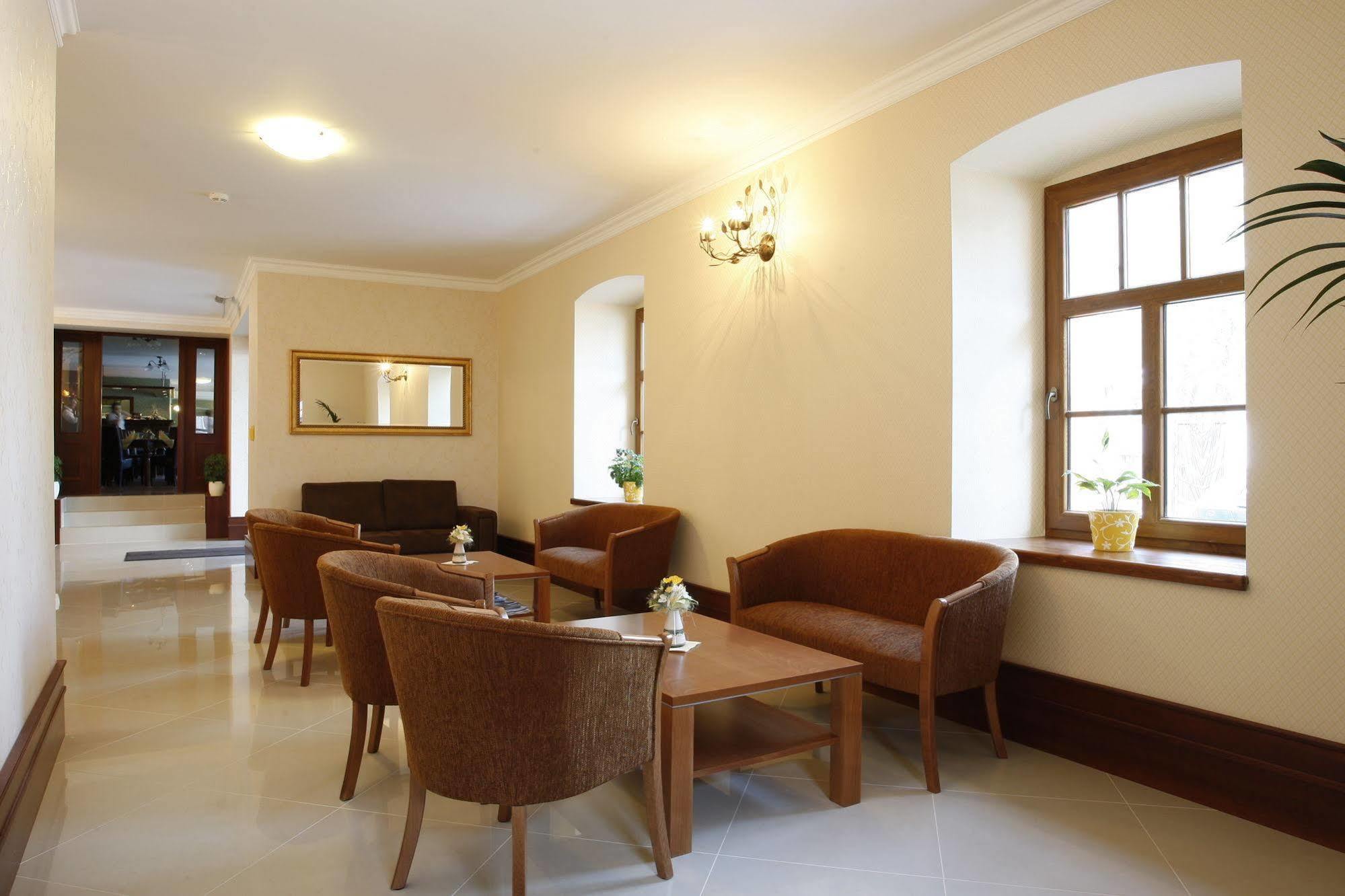 Hotel Majolika Модра Экстерьер фото