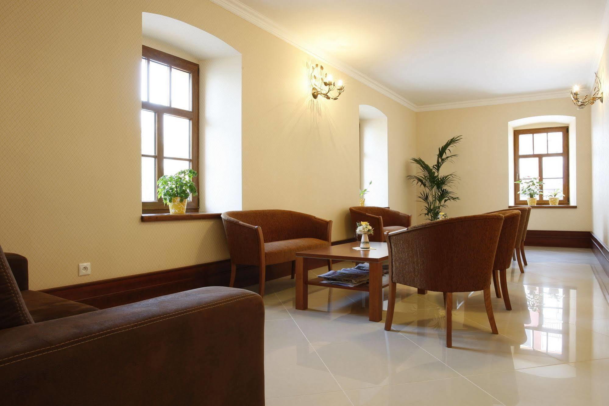 Hotel Majolika Модра Экстерьер фото