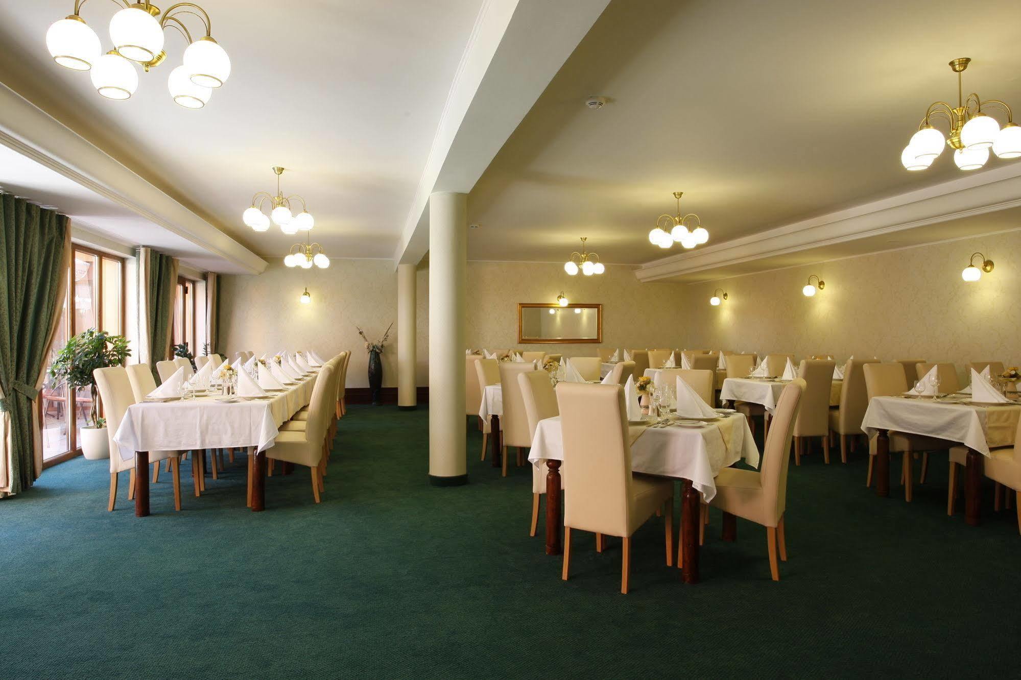 Hotel Majolika Модра Экстерьер фото