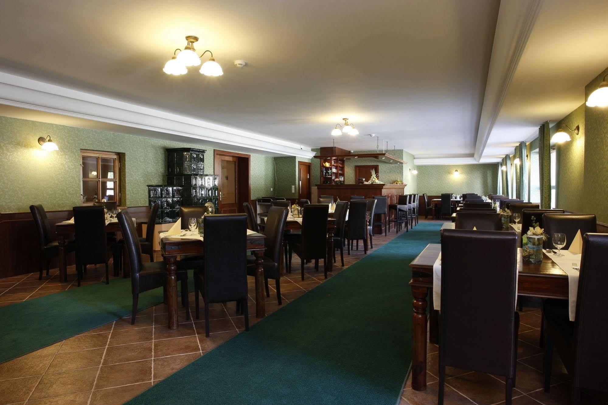 Hotel Majolika Модра Экстерьер фото
