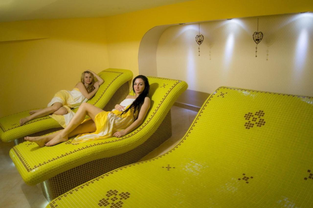 Hotel Majolika Модра Экстерьер фото